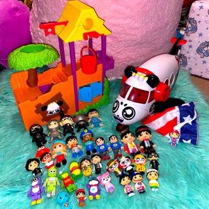 Ryan’s World plane & Treehouse with characters